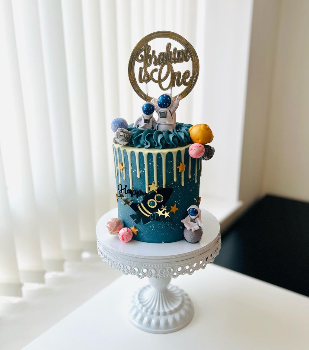 Instagram post from delish.bakery.uk. This post is in position 30.
